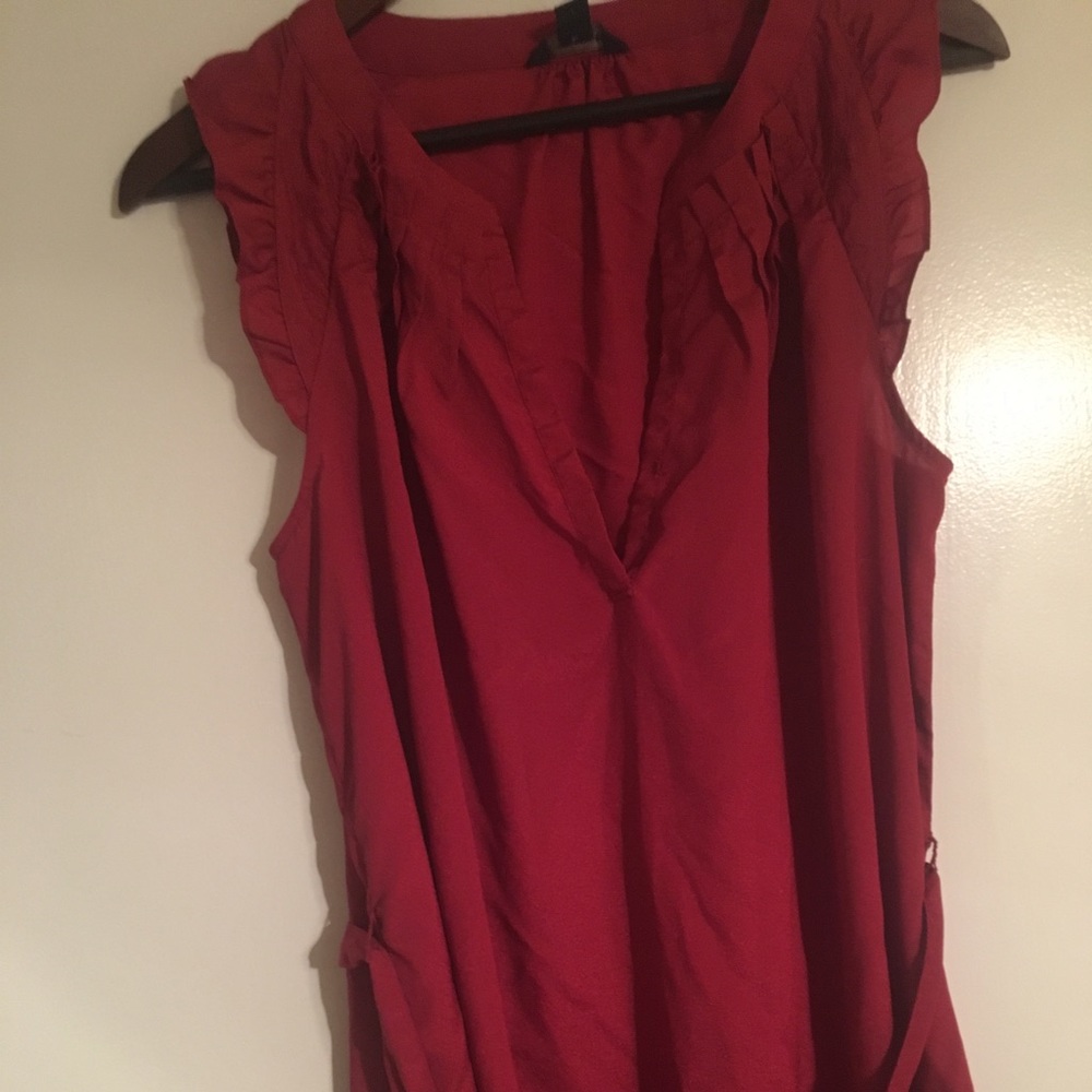 Ted silky dress ruffling at shoulders tie belt
